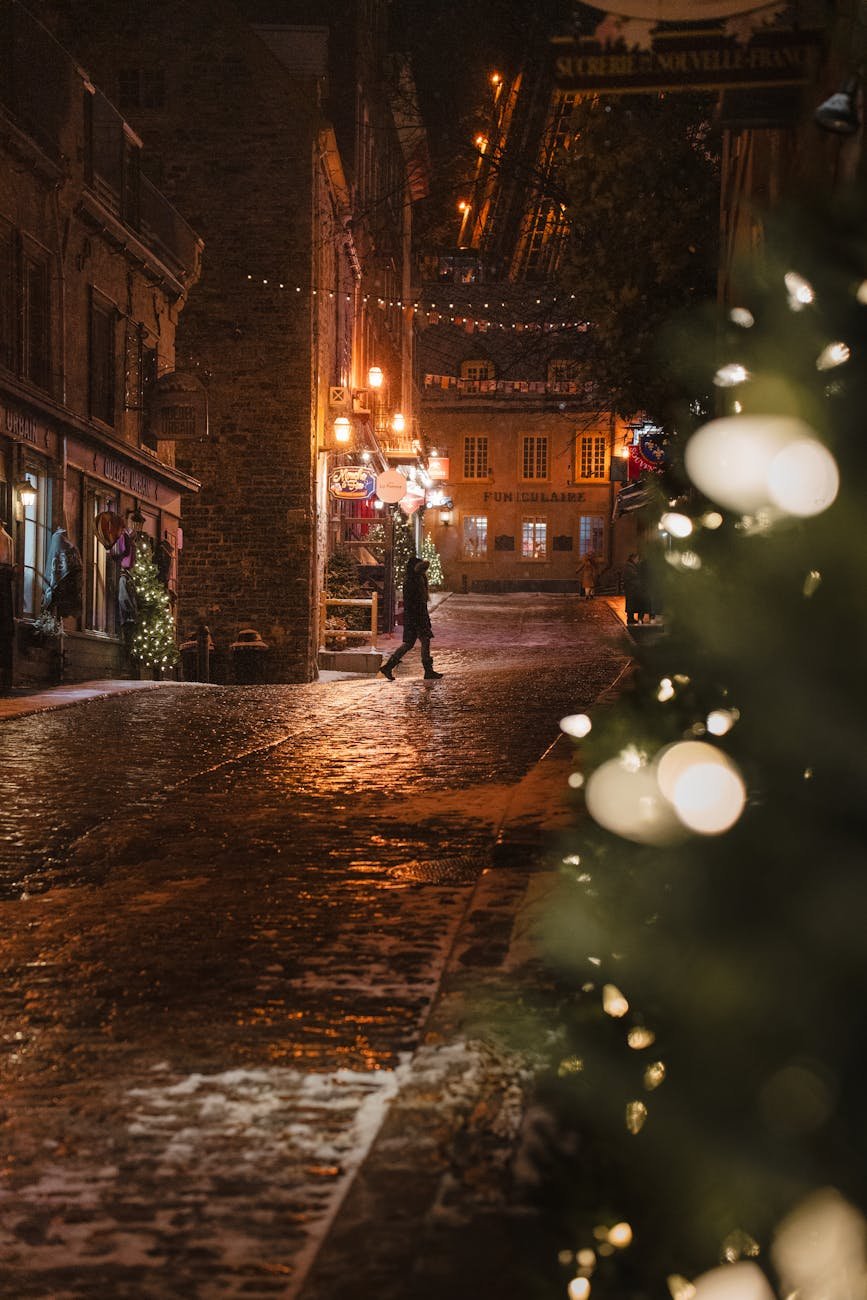 vieux quebec de nuit en automns hiver neige pluie